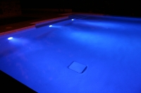 PISCINA CON LED